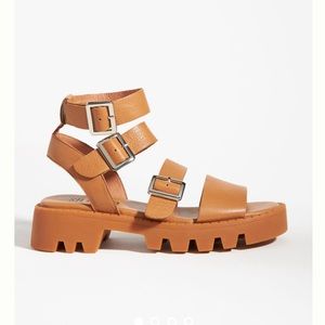 Silent D “Style Friand Gladiator Strap Sandals Size 10 New in Box